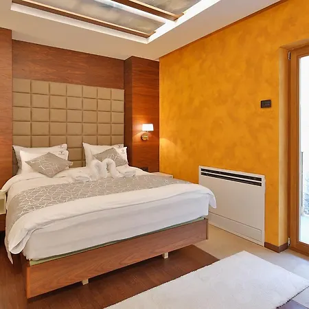 Passpartu Garni Hotel 4*