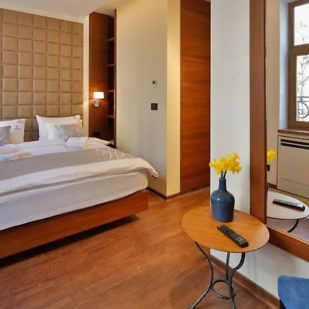 Passpartu Garni Hotel