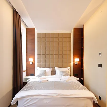 Hotel Passpartu Garni 4*