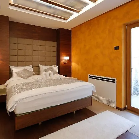 Passpartu Garni Hotel 4*